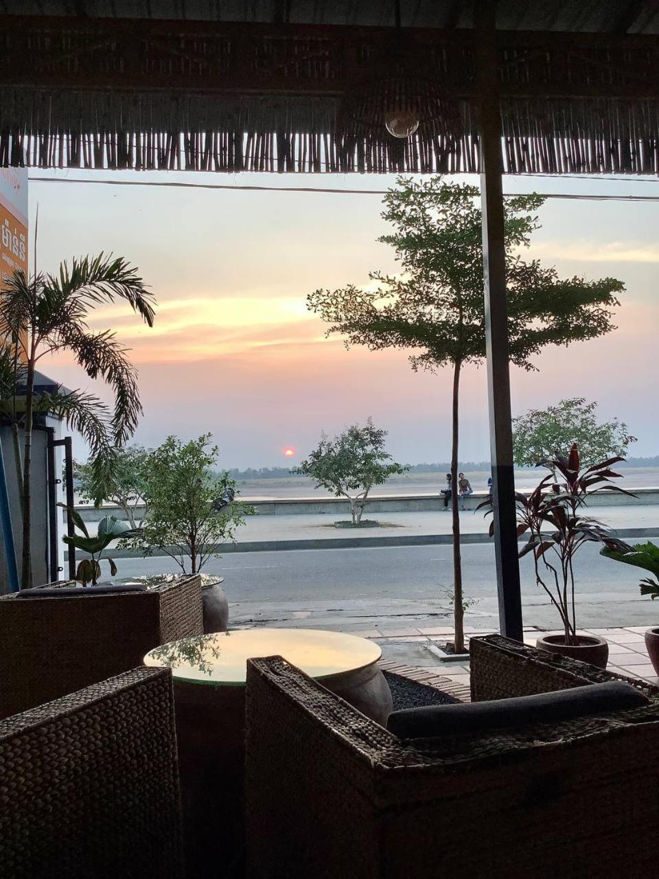 Hotel Le Tonle Kratie Exterior foto